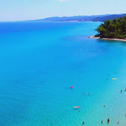 Σε αυτές τις 12 ελληνικές ακτές αφαιρέθηκε η Γαλάζια Σημαία