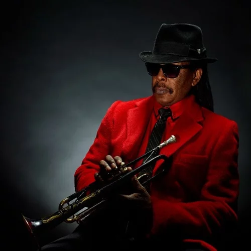 O Boney Fields γκρουβάρει το "Half Note"