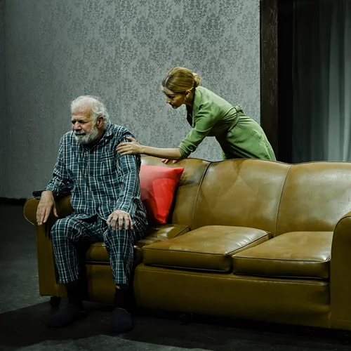 Επτά συγκινητικές θεατρικές παραστάσεις για τις γιορτινές μέρες