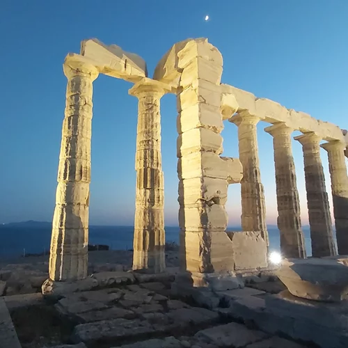 Φωταγώγηση του Ναού του Ποσειδώνα στο Σούνιο: Μια ιστορική στιγμή για την πολιτιστική κληρονομιά της Ελλάδας