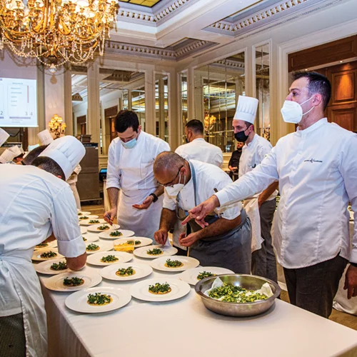 Χρυσοί Σκούφοι 2022: Οι σεφ Αστέριος Κουστούδης και Τάσος Μαντής δημιούργησαν ένα αξέχαστο μενού από σκουπίδια!