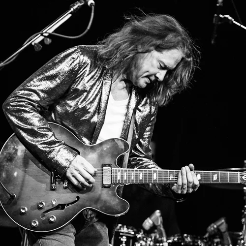 Ο θρυλικός κιθαρίστας Robben Ford έρχεται στην Αθήνα