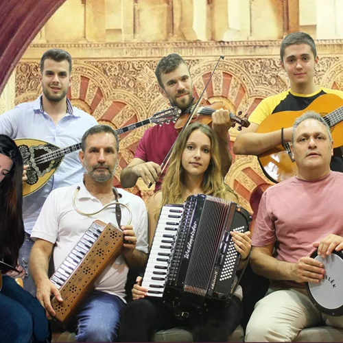 Μνήμες προσφυγιάς ξυπνούν στην πλατεία Αγ. Νικολάου και γίνονται τραγούδια