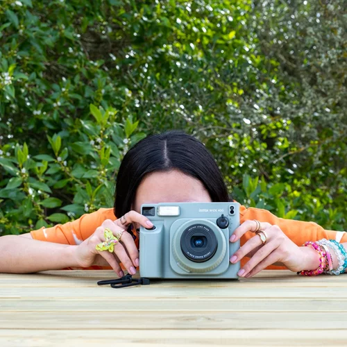 Η νέα instax WIDE 400 της FUJIFILM είναι το μόνο χριστουγεννιάτικο δώρο που χρειάζεσαι
