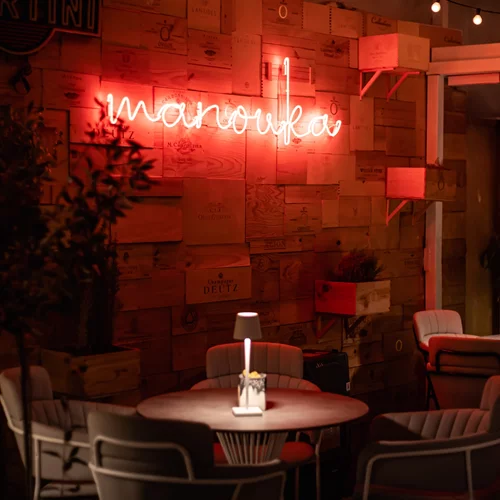 "Manοuka": Οινογευσιγνωσία με την Ακρόπολη "on screen"