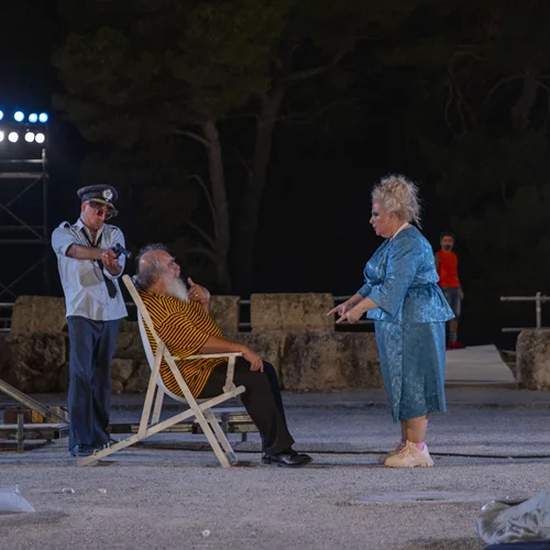 Τελικά πώς πρέπει να ανεβαίνει το αρχαίο δράμα στην εποχή μας;