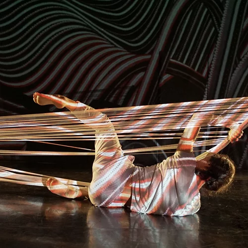 GesamtAtelier: Γνωρίσαμε και σας συστήνουμε το εμπνευσμένο ντουέτο της performance art