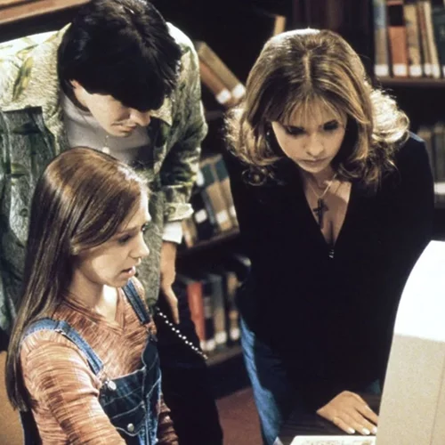 Τι έχει να πει η Σάρα Μισέλ Γκέλαρ για το reboot του "Buffy";