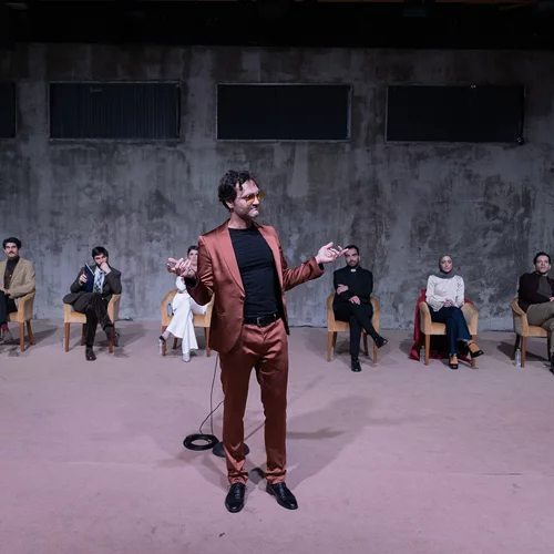 Επτά θεατρικές παραστάσεις σε νέα θέατρα: Από το "Όταν έκλαψε ο Νίτσε" μέχρι το "Συνέδριο για το Ιράν" και πολλά ακόμη