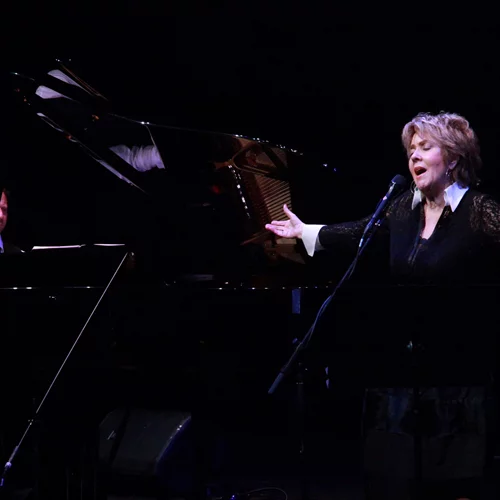 Η Γιοβάννα σε μια συναυλία αφιερωμένη σε "Εκείνους που έφυγαν και είναι εδώ"