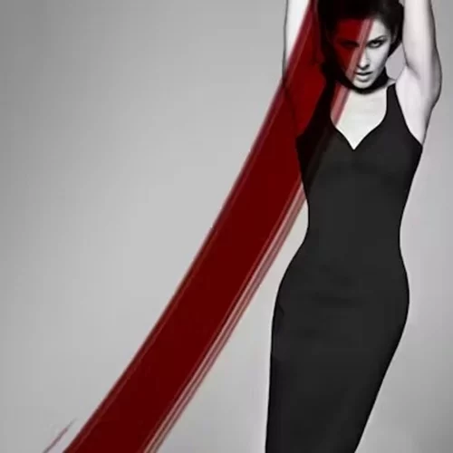 Emma Shapplin: Η Γαλλίδα ντίβα της ποπ όπερας τραγουδά στη σκιά της Ακρόπολης