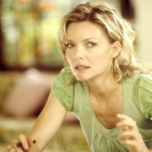 "Margo's Got Money Problems": Η Μισέλ Φάιφερ πρωταγωνιστεί στη νέα σειρά του Ντέιβιντ Κέλεϊ