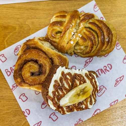 Γιατί όλοι μιλούν για το 'Batard' στο Παγκράτι