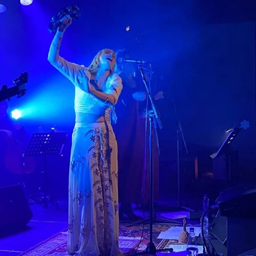 Μια ωραία βραδιά με τη Rosey Blue στο "Gazarte Roof Stage"