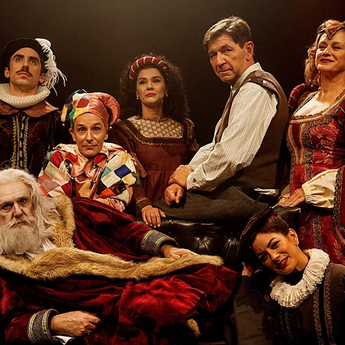 Εορταστικές θεατρικές εξορμήσεις με τις πιο συγκινητικές παραστάσεις!