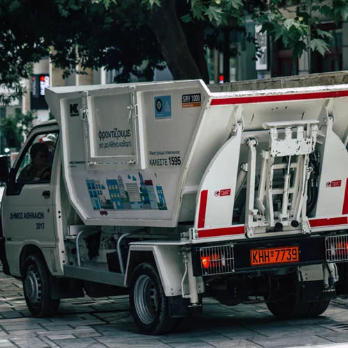 Εκσυγχρονίζεται το σύστημα καθαριότητας του Δήμου Αθηναίων: Τοποθετούνται 350 νέοι βυθιζόμενοι κάδοι