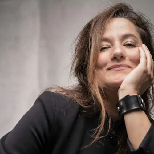 Αγγελική Τουμπανάκη: "με εμπνέουν οι γυναίκες οι ασυμβίβαστες και ανυποχώρητες, οι ονειροπόλες και πρωτοπόρες, οι επαναστάτριες, οι αιρετικές"