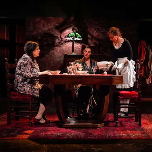 "Πλάσματα του Θεού: υπόθεση Παπέν": H καθηλωτική παράσταση με θέμα την πολύκροτη υπόθεση των Αδελφών Παπέν συνεχίζεται στο Altera Pars