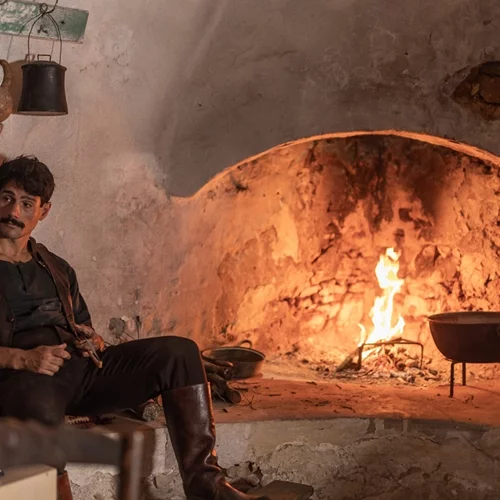 "17 Κλωστές": Οι πρώτες εικόνες από τη νέα σειρά του Σωτήρη Τσαφούλια