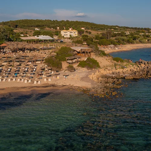 "Ammothines", Πετροχώρι Μεσσηνίας: Πάσχα με αύρα καλοκαιριού και τοπική νοστιμιά πάνω στην άμμο