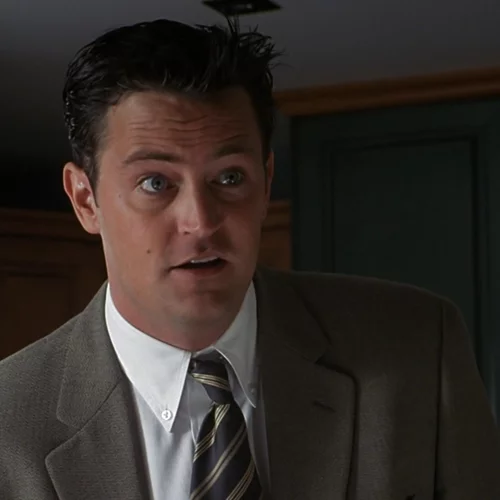 Aπόψε (2/12) στην TV βλέπουμε τον Μάθιου Πέρι σε μια σπιρτόζικη 2000s κωμωδία