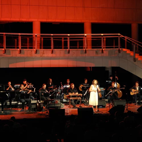 Χριστουγεννιάτικοι θρύλοι και κάλαντα: Μία μουσική βραδιά με την Εστουδιαντίνα Νέας Ιωνίας και τη Μάρθα Φριντζήλα