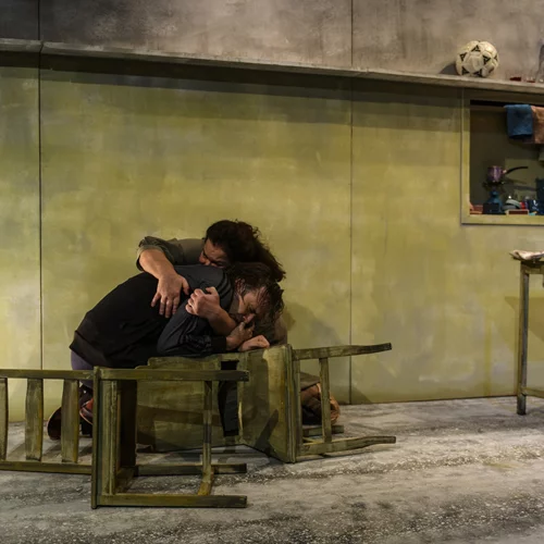 Λίγες ακόμη ευκαιρίες για να δείτε την εμβληματική παράσταση 'Το Γάλα' στο Θέατρο Σταθμός