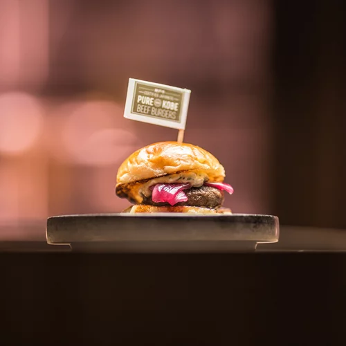 Λαμπερό και σικ "Beefbar Athens"