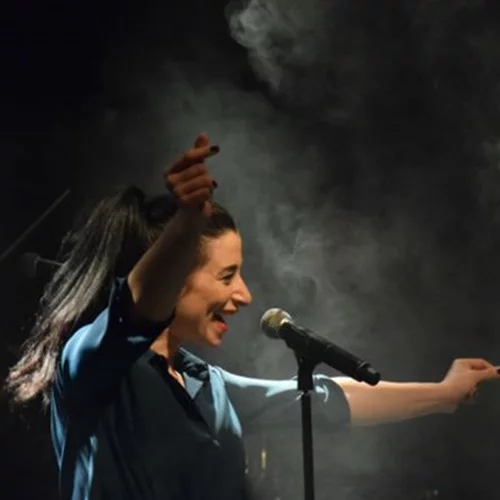 Η Μαρίζα Ρίζου μας καλεί να βγούμε "Μαζί Της Στο Φως"