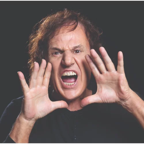 Ποιοι τραγουδιστές πρωταγωνιστούν στο θέατρο;