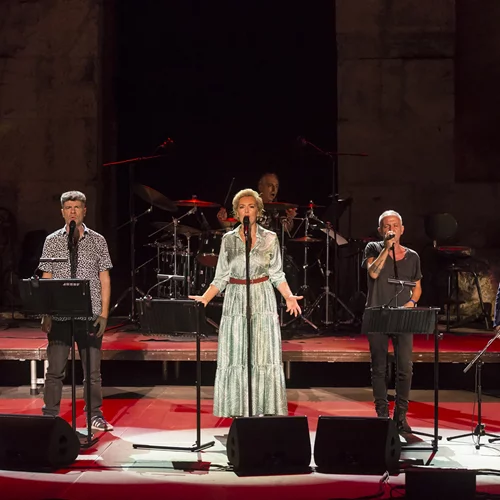 Η "θεατρική" πλευρά του Θάνου Μικρούτσικου στο Μέγαρο Μουσικής Αθηνών