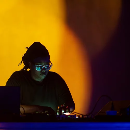 Jlin: Λίγο έλειψε να αρχίσουμε τον χορό στο "Ωδείο Αθηνών"