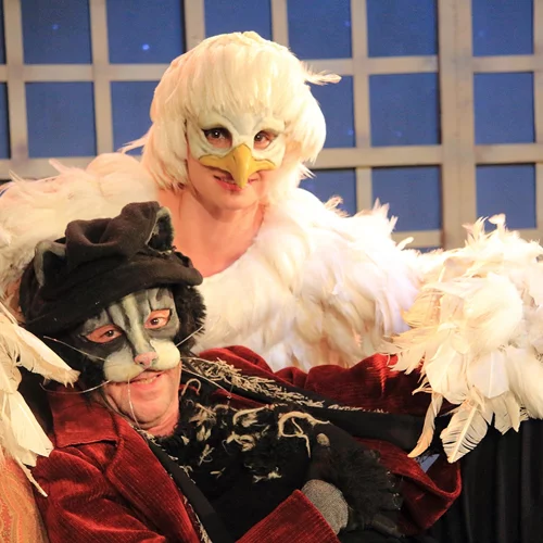 "Η ιστορία του γάτου, που έμαθε σ’ ένα γλάρο να πετάει": Το αριστούργημα του Λουίς Σεπουλβέδα επανέρχεται ανανεωμένο σε μιούζικαλ εκδοχή