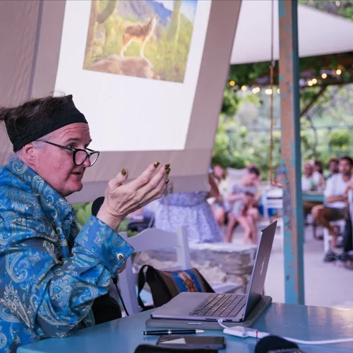 Το CAConrad έγινε ποιητό επειδή η μαμά του ήταν κλέφτρα