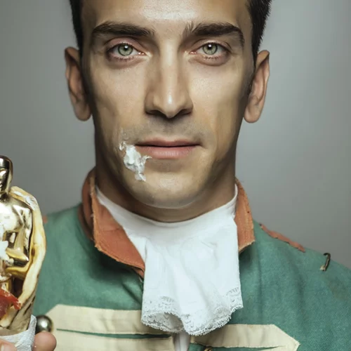 Ποιος είναι ο Δημήτρης Σαμόλης και γιατί τον βλέπω παντού;