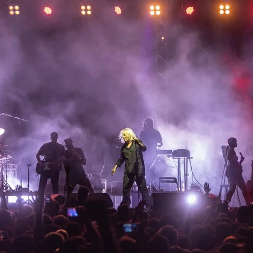 Ο Γιάννης Αγγελάκας και οι 100°C στο Onassis Channel στο Youtube