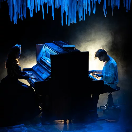 Παράταση παραστάσεων για το "Ανάμεσα σε δύο κόσμους" στο Σύγχρονο Θέατρο