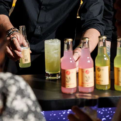 Three Cents: Η ελληνική μπουρμπουλήθρα στα καλύτερα μπαρ του κόσμου