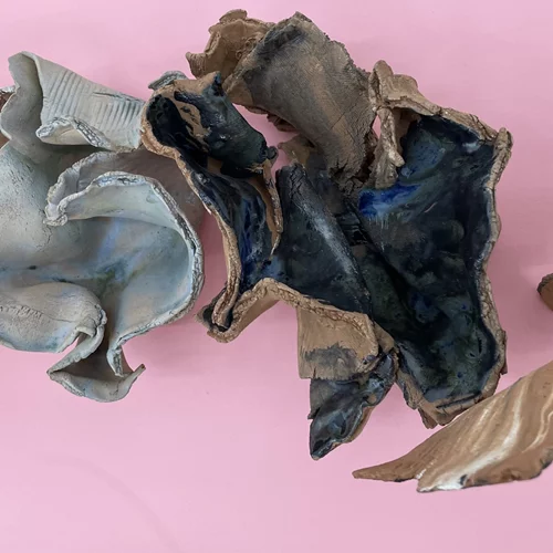 "Ἀσέληνον ὄρος - Το βουνό χωρίς φεγγάρι": Η Βαλίνια Σβορώνου δίνει μορφή στην έννοια της ανάμνησης