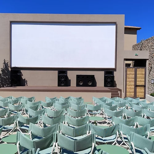 Μια σινεφίλ βραδιά "Πριν τα Μεσάνυχτα" και το πρώτο W Cocktail Festival στρέφουν τους προβολείς στη Navarino Agora της Costa Navarino