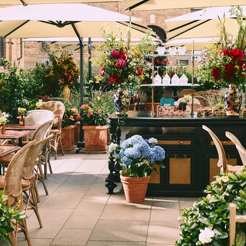 "Gucci Giardino": cocktail tasting με φόντο τον Δαβίδ του Μικελάντζελο στo bar του Gucci στη Φλωρεντία