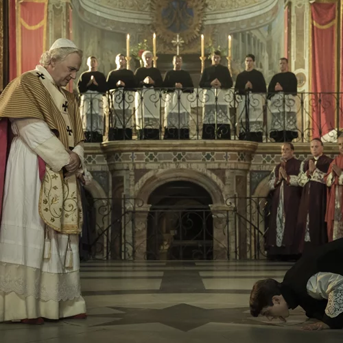 Ο εμβληματικός σκηνοθέτης Μάρκο Μπελόκιο τα βάζει με το Βατικανό