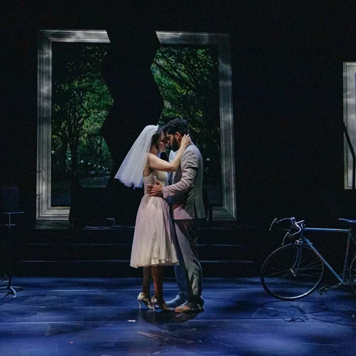 Το "The Last Five Years" φέρνει επί σκηνής μια νεοϋορκέζικη ιστορία ενός ασυνήθιστου έρωτα