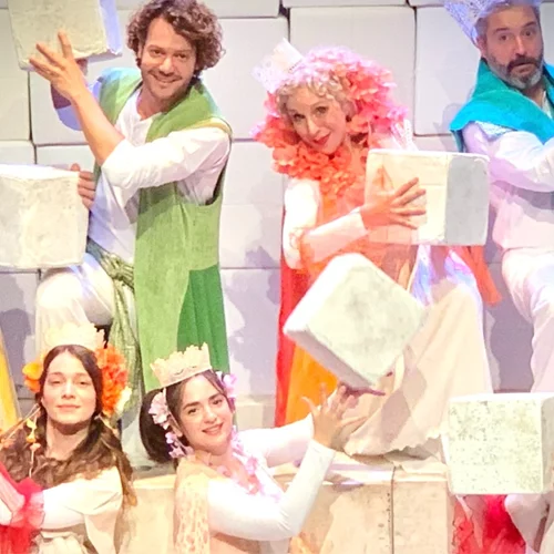 "Παραμύθι χωρίς όνομα": H Κάρμεν Ρουγγέρη σε περιοδεία