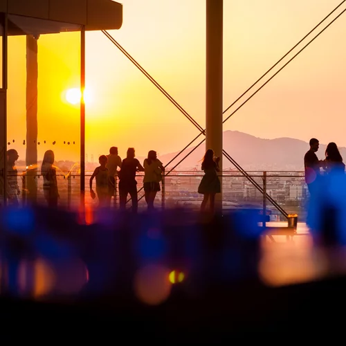 Οι Τετάρτες στο ΚΠΙΣΝ έχουν DJ sets, spritz και ηλιοβασιλέματα