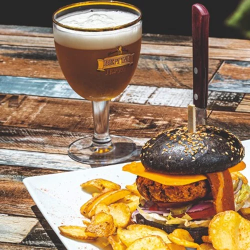 Τρεις λαλούν