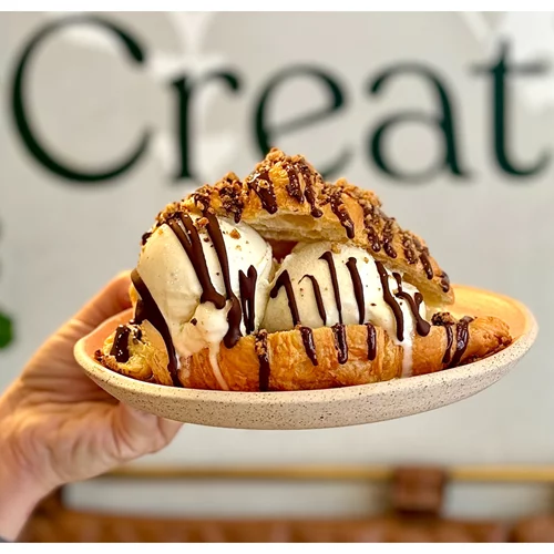 Holy Llama: Για ολόφρεσκα croissants με παγωτό και υγιεινά & zero waste πρωινά & brunchoειδή στο Σύνταγμα
