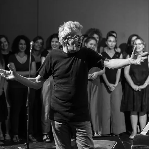 "12 Τραγούδια Για την Ήπια Αντιμετώπιση της Αιωνιότητας, της Ανοησίας και της Φθοράς" από τους String Theory