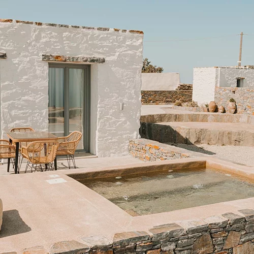 "Venue Villas": Πασχαλινές μυσταγωγικές αφηγήσεις στην Φολέγανδρο