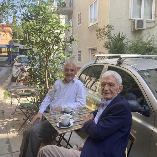 Τι είναι η "Future Library", και πως συνδέονται ο Γιάννης Τροχόπουλος και ο Γιάννης Μπουτάρης με το μέλλον των μικρών βιβλιοθηκών της Ελλάδας;